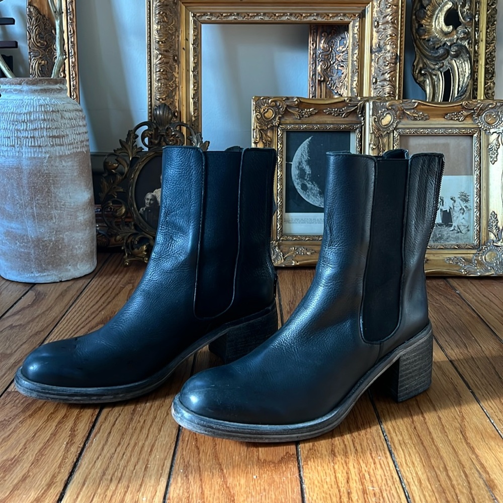 LIKE NEW Free people black boots